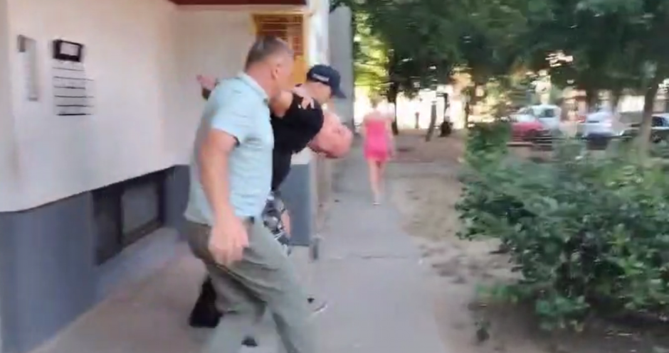 PRIVEDEN BLOKADERSKI NASILNIK Lisice stavljene B. D. zvanom Henfri (VIDEO)