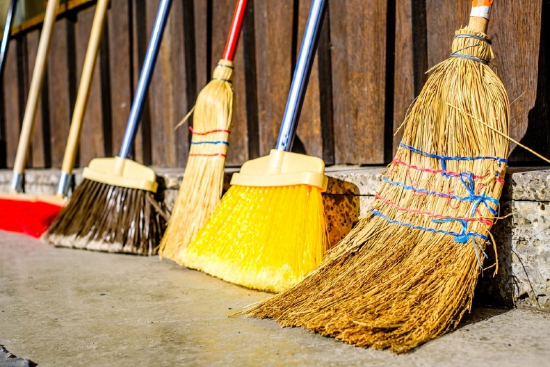 METLA SE IZLIZALA? Ne trčite do prodavnice, samo uradite ovo i biće opet kao nova