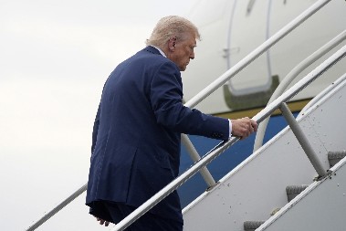 TRAMP HITNO ZVAO LUKAŠENKA IZ AVIONA PRED DOLAZAK NA ALJASKU! Evo šta se dešava!