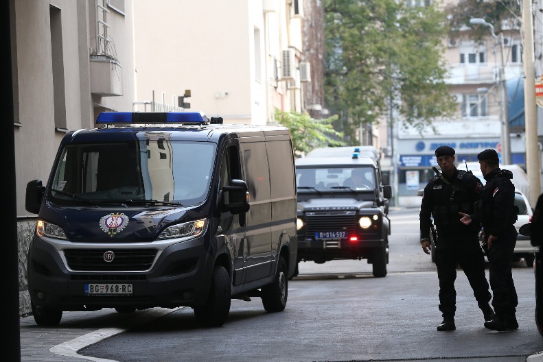 U BEOGRADU ZA NASILJE I NAPAD NA POLICIJU TRI GODINE I JEDAN MESEC: Okrivljeni Ž.P. priznao pred VJT da je vršio nasilje na javnom skupu