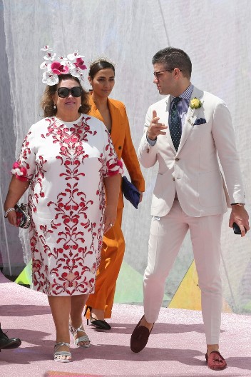 NAJBOGATIJA ŽENA SVETA, A SAMA I TUŽNA Milijarde joj nisu donele sreću, deca je se odrekla