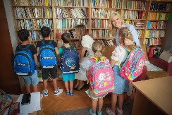 MALI ZNACI PAŽNJE ZA VELIKE OSMEHE: Er Srbija uz decu iz Kraljeva (FOTO)