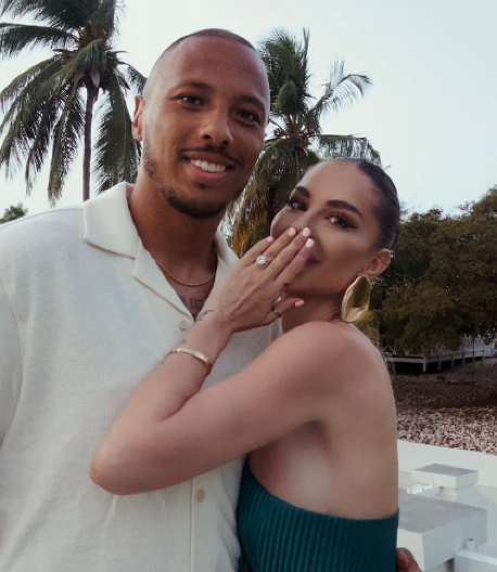 EVO KOLIKO KOŠTA VERENIČKI PRSTEN ZORANE JOVANOVIĆ Influenserka na prstu nosi cifru za koju možete kupiti stan! (FOTO)