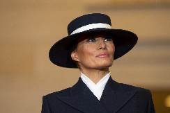 MELANIJA TRAMP POSLALA PISMO VLADIMIRU PUTINU: Donald mu je lično predato, evo o čemu se radi!