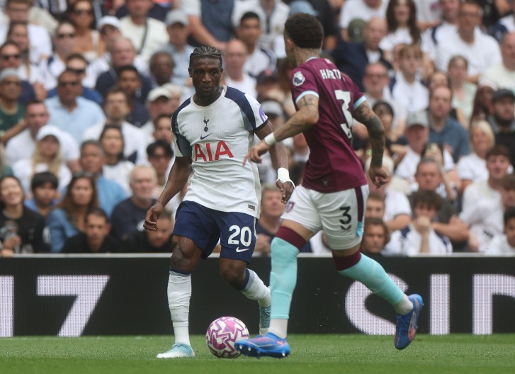 BRAZILAC JUNAK TOTENHEMA Fulam izbegao poraz u finišu, "crne mačke" slavile na povratku u Premijer ligu