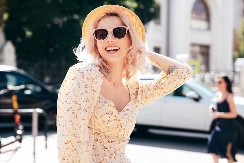 VIC DANA Pita plavuša prijateljicu...