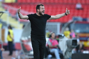 BIZARNA SCENA U CRNOJ GORI Sudija u potpunom mraku odsvirao kraj na meču Lalatovićevog tima