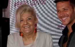 "TI ĆEŠ BITI ZVEZDA, SEDI DA POPRIČAMO" Evo kojoj pevačici je Marina Tucaković prorekla sudbinu!