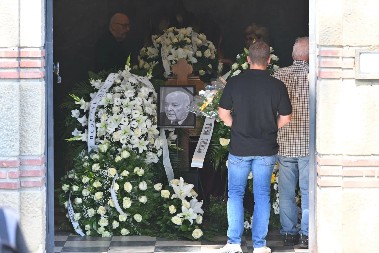 ODLAZAK NA VEČNI POČINAK Sahranjen bivši fudbaler i predsednik Crvene zvezde Dobrivoje Tanasijević - Den Tana