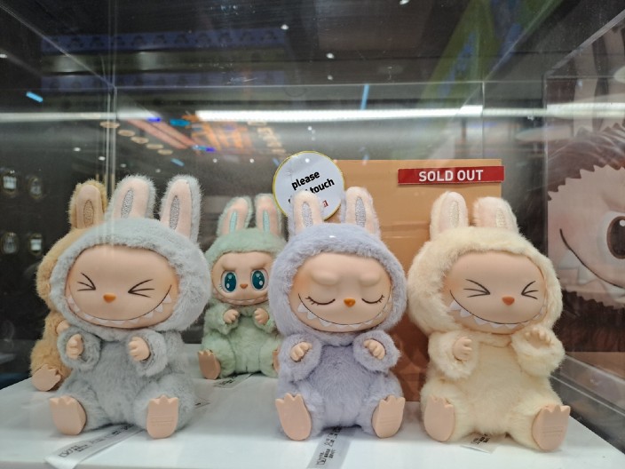 LUTKA KOJA JE PREGAZILA BARBI Kineski Labubu pravi haos na tržištu – profit skočio za 400%