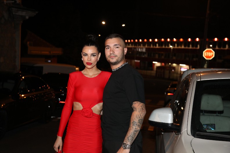 MIRKO ŠIJAN SA PORODICOM NA JAHTI Fotografija sa Bojanom i sinovima raznežila sve! (FOTO)