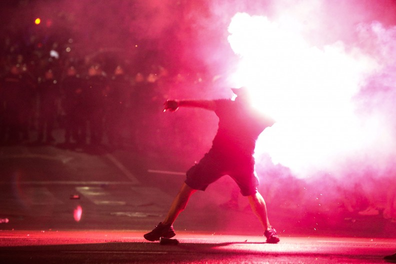OVE SUDIJE SU JASNO NA STRANI BLOKADERA Za njih je "probijanje blokade" pokušaj teškog ubistva, a kamenovanje policajaca nije nasilje!