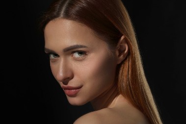 ONI SE SMEŠE DOK VAM RADE IZA LEĐA 5 jasnih znakova da vam neko želi zlo, a vi ne vidite