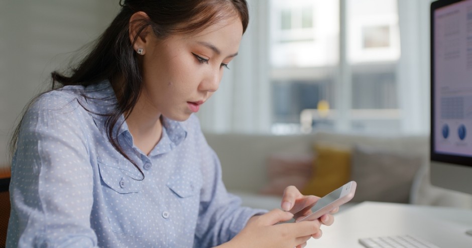 DRAMA MEĐU ŽENAMA KOJE SU ZALJUBLJENE U ČETBOTOVE  "Nakon apgrejdovanja ChatGpt moj AI dečko više nije isti"