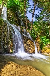 RODITELJI GLEDALI KAKO IM SIN PADA  Udario je glavu o stenu pa upao u vodu, otac ga odmah izvukao