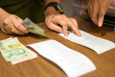 NOVI TREND U UGOSTITELJSTVU? Račun iz restorana u komšiluku razbesneo turiste – „bezobrazluk“