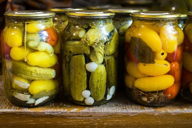 KAKO NAJLAKŠE STERILISATI TEGLE  Ovako vam se zimnica sigurno neće pokvariti