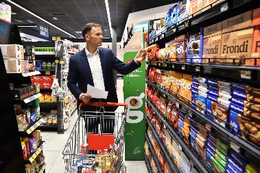 SINIŠA MALI OTIŠAO U KUPOVINU: Odabrao artikle iz 23 kategorije čije će cene biti ograničene - evo koliko je izašao račun