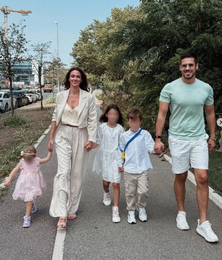 SIMEON JE KRENUO U PRVI RAZRED Sin Nikole i Bojane je baš porastao, a mama mu je spremila posebnu čestitku