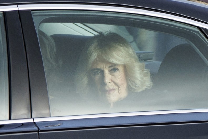 ISPLIVALA MRAČNA TAJNA KRALJICE KAMILE  Ono što je doživela kao tinejdžerka šokiralo je Veliku Britaniju - čak ni Čarls nije znao za ovo!