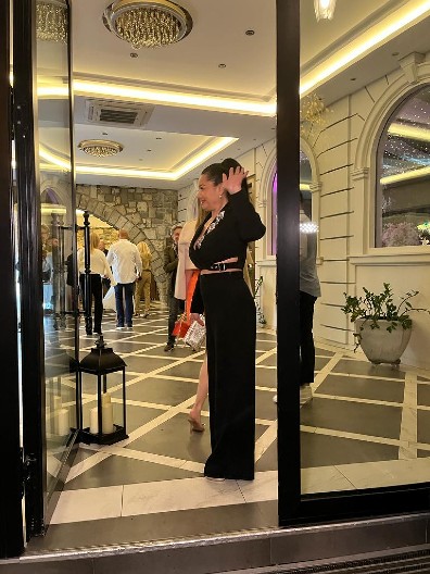 "IMALA SAM INTIMNE ODNOSE U KOLIMA USRED BELA DANA" Pevačica (63) šokirala: "Oženjenima sam bila dobra ljubavnica"