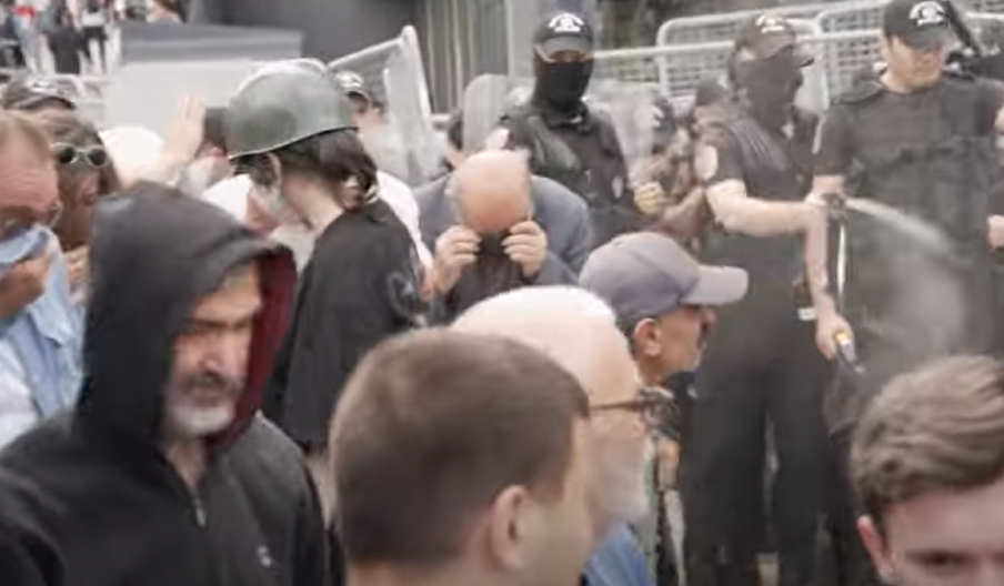 LJUDI VRIŠTE, PLAČU, POLICIJA JE BACILA SUZAVAC Evo kako su prošli demonstranti u Istanbulu, HOROR SNIMCI (VIDEO)