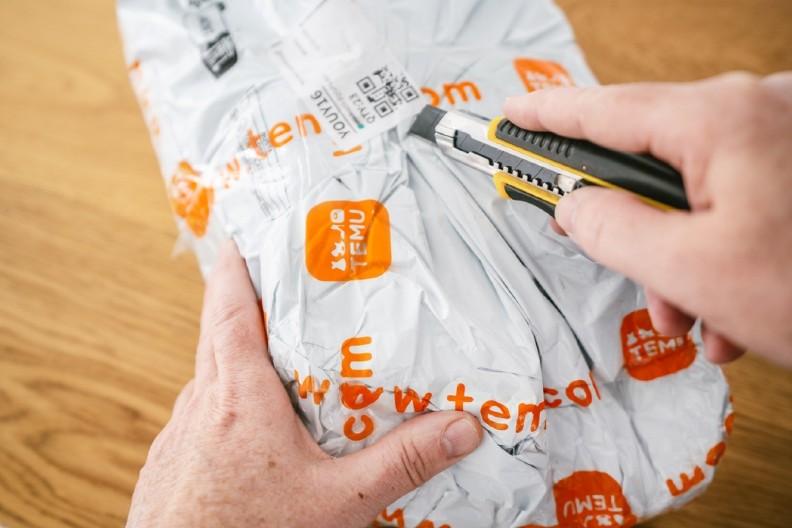 HOROR KUPOVINA SA TEMUA Naručio majicu i šnalu, stigla mu kazna od 618 evra