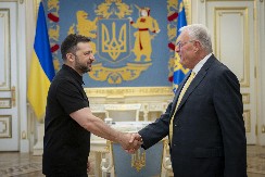 NEVEROVATNA PONUDA ZELENSKOG AMERIČKOM GENERALU: Stan, državljanstvo i mir u zamenu za prestanak borbi!