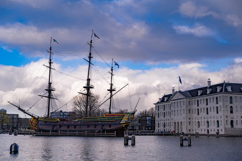 PETORO DECE POVREĐENO U NESREĆI! Sudarili se teretni brod i jedrilica