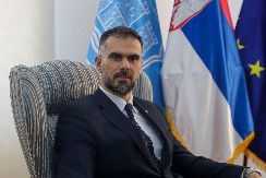 ŠOKIRAN SAM PORUKAMA MRŽNJE NA RAČUN PREDSEDNIKA VUČIĆA Mićin ugasio Srdanovića: Vučić je uvek dobrodošao u Novi Sad