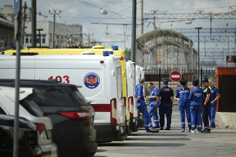 VANREDNA SITUACIJA U RUSKOM GRADU! Eksplodirao gas u stambenoj zgradi, ima MRTVIH! (FOTO)