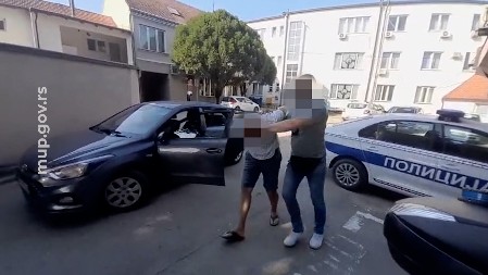 PROVERAVALI REGISTRACIJE BEZ DOZVOLE Dve osobe uhapšene zbog zloupotrebe službenog položaja