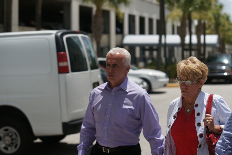 11 MILIONA EVRA BILO ZALEPLJENO NA FRIŽIDERU Bračni par mesecima prolazio pored njega, nisu imali pojma da su bogati