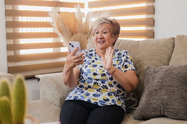 VIC DANA Unuk: baba, jel imaš WI-FI?