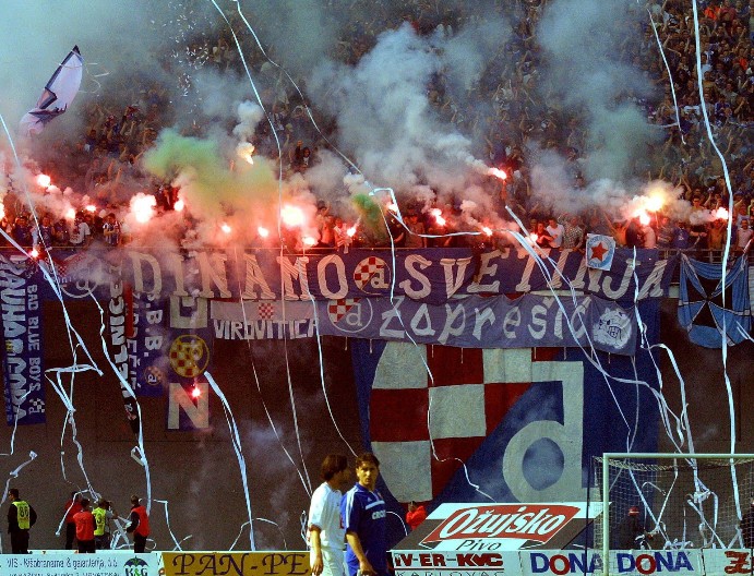 OPŠTI HAOS U HRVATSKOJ Navijači divljali pred meč Hajduka i Dinama, uhapšeno 18 osoba