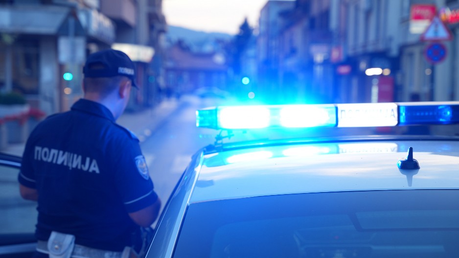 DRAMA NA NOVOM BEOGRADU Mladić slomio ruku POLICAJCU, pa pokušao da pobegne iz Urgentnog centra