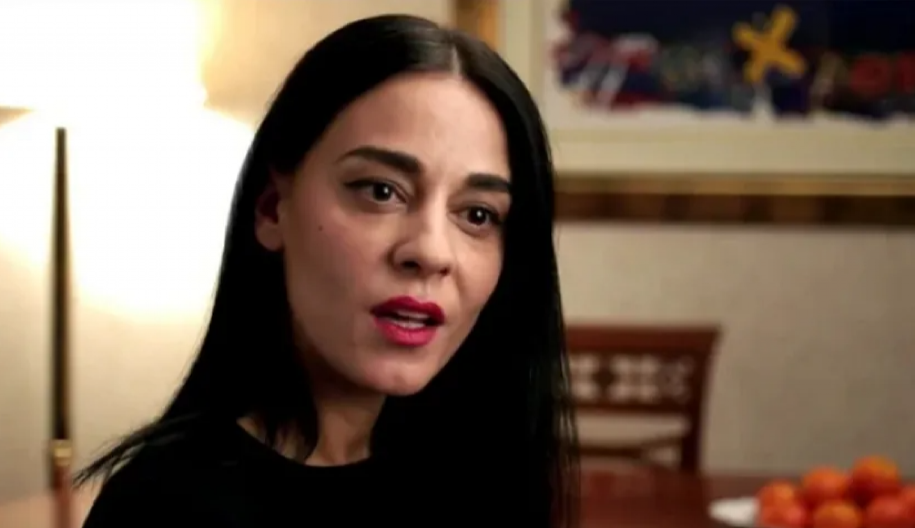 OVA LEPOTICA JE ĆERKA ČUVENOG PEVAČA Nikada je nije spomenuo, a o ocu nema ništa lepo da kaže: "Neke stvari rešavamo preko suda"