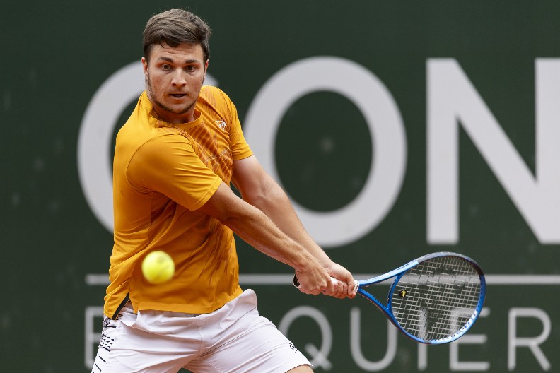 TEŽAK POSAO Kecmanović igra protiv Menšika