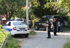 I DALJE TRAJE POTRAGA ZA UNUKOM  Supružnici pred zoru pronađeni ubijeni u svojoj porodičnoj  kući