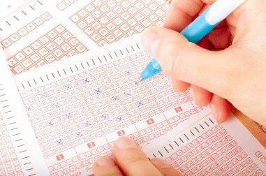 OSVOJILA 150.000 DOLARA NA LUTRIJI I DOŽIVELA ŠOK Ženi je dobitnu kombinaciju dao - ČetGPT!