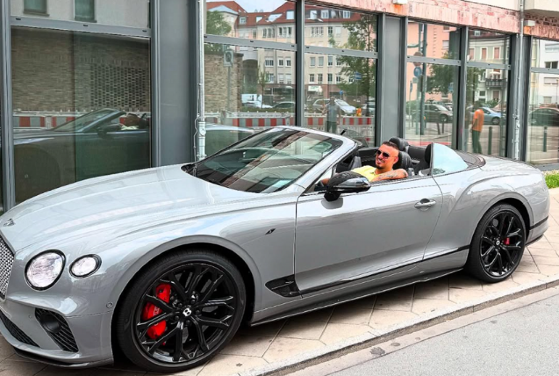 NAJJEFTINIJI AUTO DARKA LAZIĆA KOŠTA 70.000 EVRA Pogledajte kolekciju folkerovog voznog parka! (FOTO)