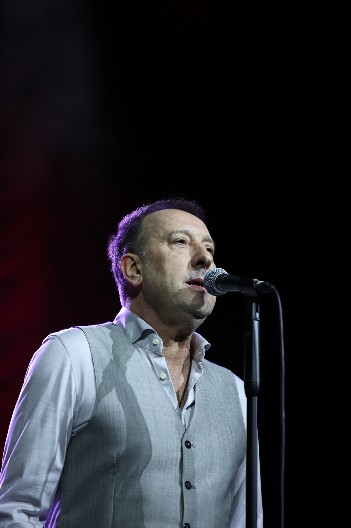 OVO JE VANBRAČNI SIN HARIJA MATA HARIJA Pevač ženu varao 10 godina, a ovo su detalji afere sa ljubavnicom!