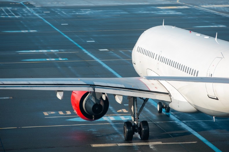 DANCI U PANICI ZBOG DRONOVA! Momentalno obustavljeni civilni letovi, aerodrom ZATVOREN