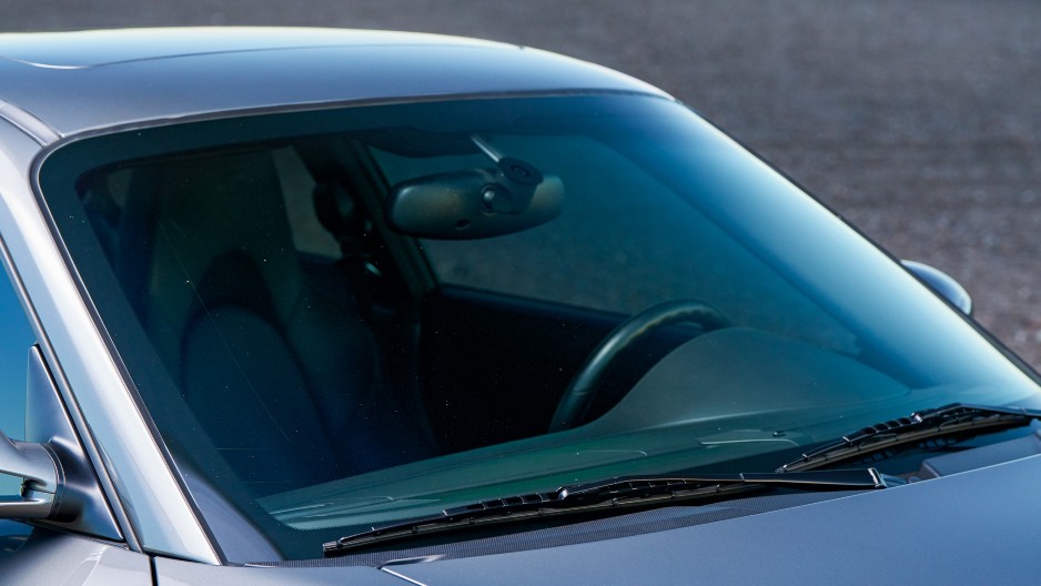 NIKADA VIŠE NEĆE BITI ZAMAGLJENA, AKO JE POPRSKATE OVIM Ovo sredstvo je čudo, šoferšajbana će biti skoro pa "nevidljiva"