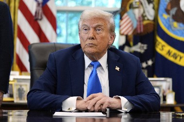 TRAMP NAJAVIO CARINE OD 100 ODSTO! Ova industrija na udaru predsednika SAD