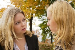 VIC DANA Pita plavuša drugaricu: "Kako se pravilno kaže, pčela ili čela?"