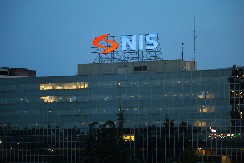 RUSI NUDE DA KUPUJU DEO AMERIČKE NAFTE ZA NIS Da li će to biti prihvaćeno ili je u pitanju samo igra?