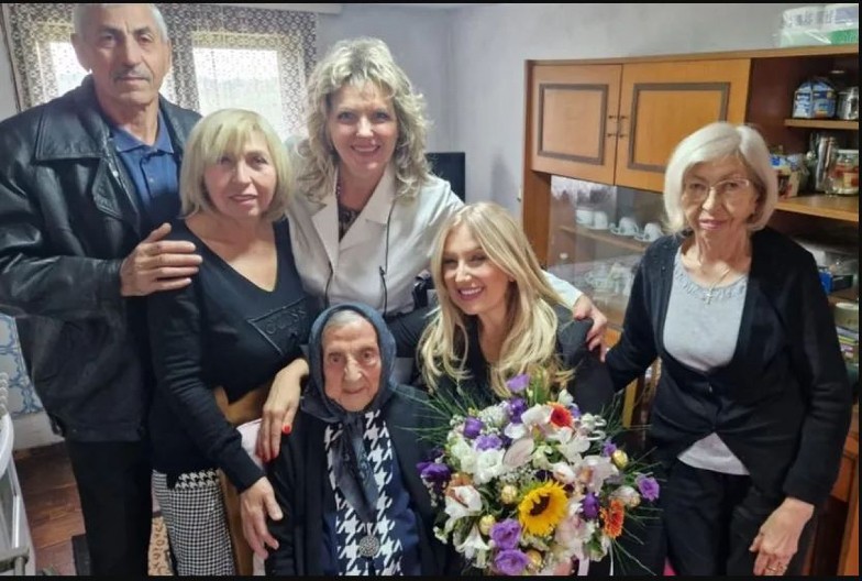 BAKA MANASIJA JE NAJSTARIJA KRAGUJEVČANKA Ima 104 godine i otkrila je tajnu dugovečnosti