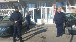 NOVI UDAR NA SRBE: Oduzimaju garderobu sa ćirilicom i crkvama sa Kosmeta!