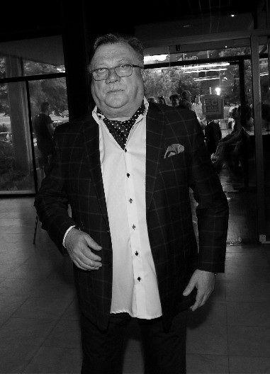 EVO PORED KOGA ĆE BITI SAHRANJEN HALID BEŠLIĆ Pevač je teško podneo smrt kolege, pevali su zajedno na bini, a sada će počivati jedan do drugog